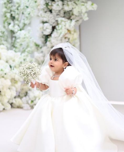 ابنة ساره الودعاني تثير اهتمام الكثيرين